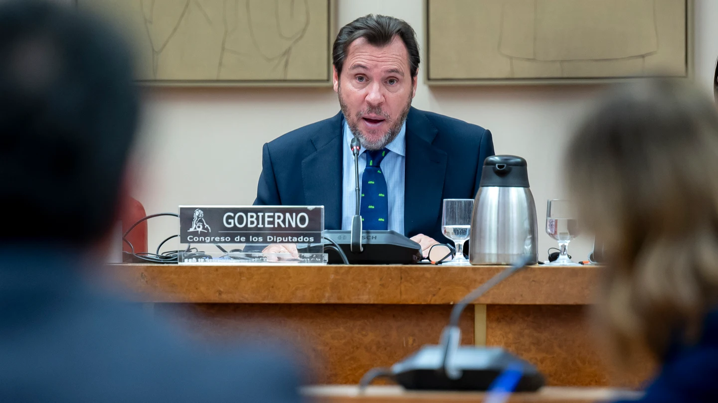 El ministro de Transportes, Óscar Puente, este martes en la comisión del Congreso. El ministro de Transportes, Óscar Puente, este martes en la comisión del Congreso.