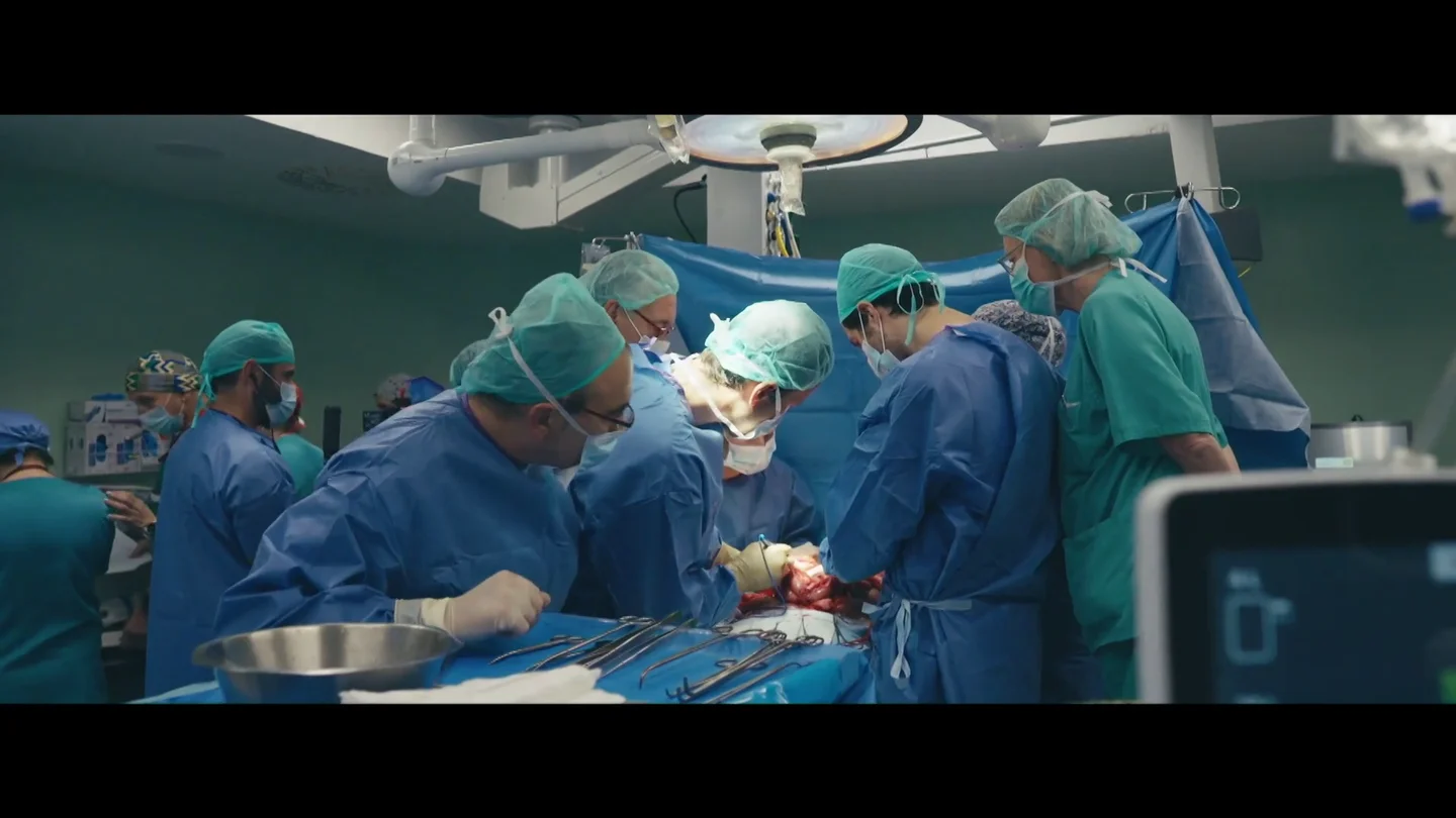 Equipo médico duarante una donación múltiple de órgranos. Así se hace una donación multiorgánica para salvar cuatro vidas gracias a los trasplantes: "Ha habido nervios por problema de tensión del paciente"