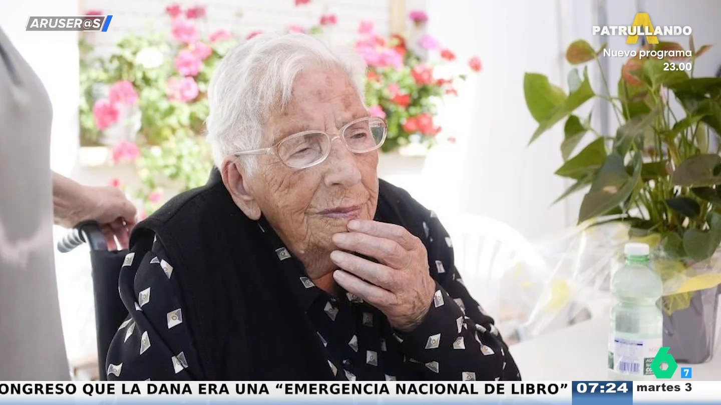Teresa, la mujer más longeva de España, revela su secreto a los 112 años: una copita de vino Teresa, la mujer más longeva de España, revela su secreto a los 112 años: una copita de vino