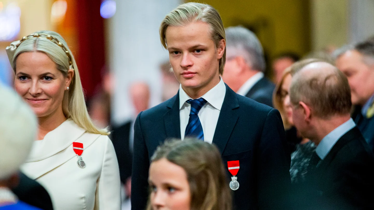 Marius Borg Hoiby, junto a su madre, la princesa Mette-Marit, en una imagen de archivo Marius Borg Hoiby, junto a su madre, la princesa Mette-Marit, en una imagen de archivo