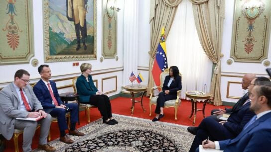 Reuni&oacute;n entre la presidenta encargada de Venezuela, Delcy Rodr&iacute;guez, con la encargada de negocios de EEUU de la Unidad de Asuntos para Venezuela, Laura Dogu
