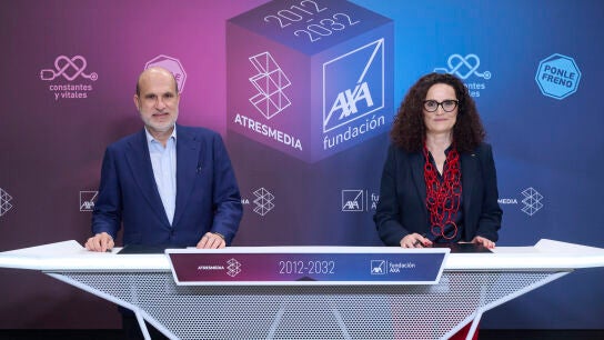 El consejero delegado de Atresmedia, Javier Bardaj&iacute;, y la consejera  delegada de AXA y presidenta de su Fundaci&oacute;n, Olga S&aacute;nchez
