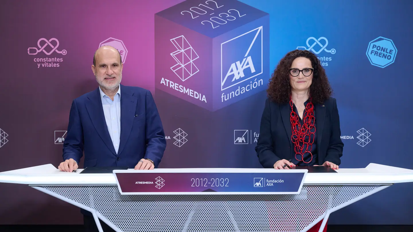 ATRESMEDIA y Fundación AXA renuevan hasta 2032 una alianza histórica que consolida 20 años de compromiso social El consejero delegado de Atresmedia, Javier Bardají, y la consejera delegada de AXA y presidenta de su Fundación, Olga Sánchez
