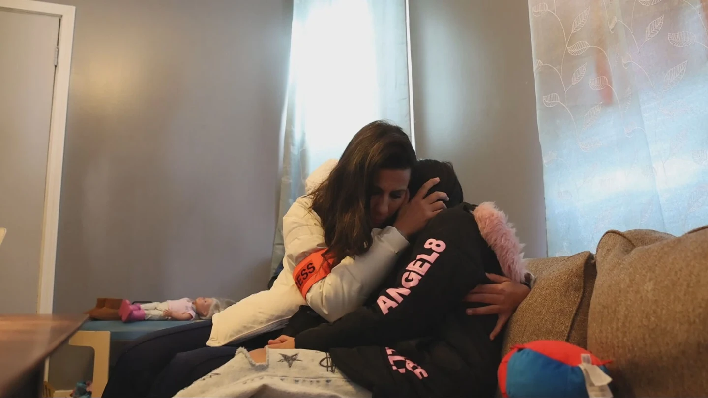 El llanto desgarrador de Yoselyn, separada de su madre por el ICE de Trump: "Mi mamá estaba apurada, salió a por trabajo para comprar comida" El llanto desgarrador de Yoselyn, separada de su madre por el ICE de Trump: "Mi mamá estaba apurada, salió a por trabajo para comprar comida"