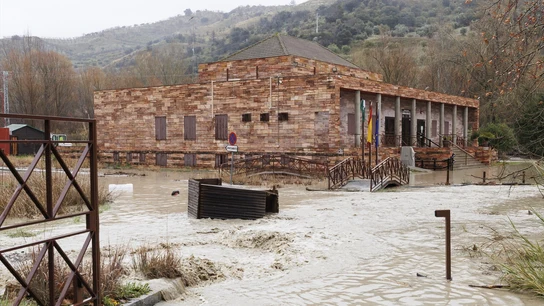 Imagen del río Aguas Blancas desbordado Imagen del río Aguas Blancas desbordado
