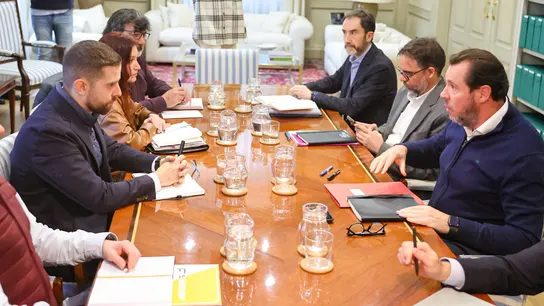 Foto de la primera reunión de Óscar Puente con los sindicatos ferroviarios Foto de la primera reunión de Óscar Puente con los sindicatos ferroviarios