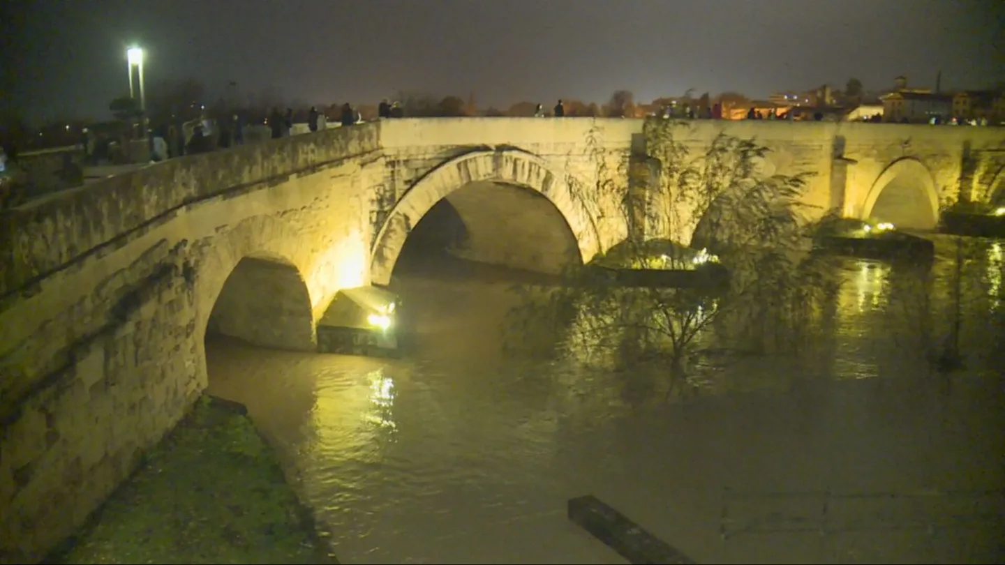 Subida del caudal del río Guadalquivir a su paso por Córdoba tras la borrasca Leonardo. Subida del caudal del río Guadalquivir a su paso por Córdoba tras la borrasca Leonardo.