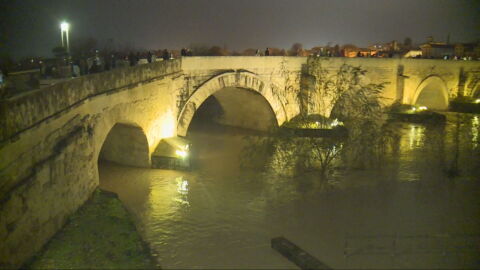 Subida del caudal del r&iacute;o Guadalquivir a su paso por C&oacute;rdoba tras la borrasca Leonardo.