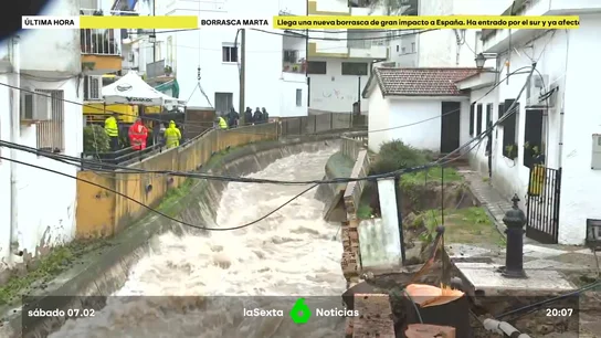 El agua recorre en tromba las calles de Ubrique (Cádiz) El agua recorre en tromba las calles de Ubrique (Cádiz)