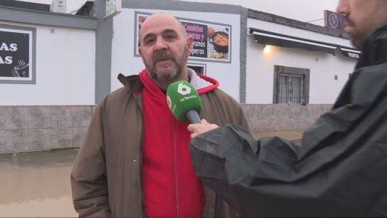 Miguel, vecino de La Corta, lleva cuatro d&iacute;as durmiendo en su coche: "Est&aacute;n viniendo ladrones por la noche"