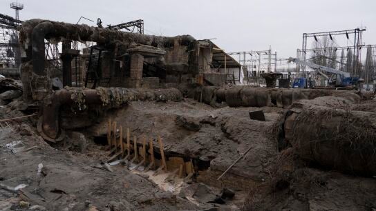 Una infraestructura el&eacute;ctrica de Ucrania, destruida
