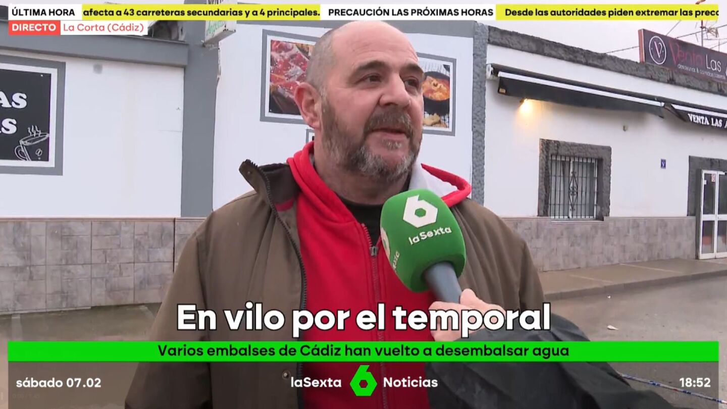 Miguel, vecino de La Corta, Cádiz; "He dormido en el coche con una preocupación máxima"