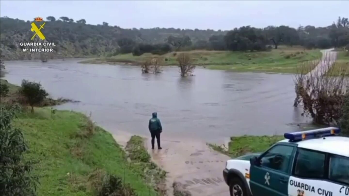 La Guardia Civil lleva a cabo diversas actuaciones de vigilancia y control de cauces, ríos, pantanos, carreteras y zonas inundables de Cáceres.