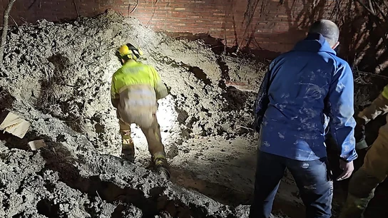 Derrumbe de un muro en Canena, Jaén, donde un hombre ha resultado herido. Derrumbe de un muro en Canena, Jaén, donde un hombre ha resultado herido.
