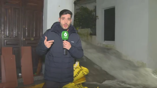 Las impresionantes imágenes de Ubrique a oscuras y con las calles anegadas Las impresionantes imágenes de Ubrique a oscuras y con las calles anegadas