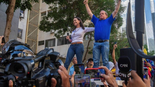 Juan Pablo Guanipa, dirigente de la oposici&oacute;n venezolana, con Mar&iacute;a Corina Machado