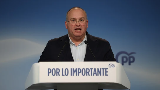 El secretario general del PP, Miguel Tellado, ofrece una rueda de prensa tras la noche electoral. El secretario general del PP, Miguel Tellado, ofrece una rueda de prensa tras la noche electoral.