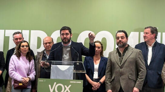 El candidato de Vox a la Presidencia de Arag&oacute;n, Alejandro Nolasco, durante la rueda de prensa en la sede regional del partido en Zaragoza.