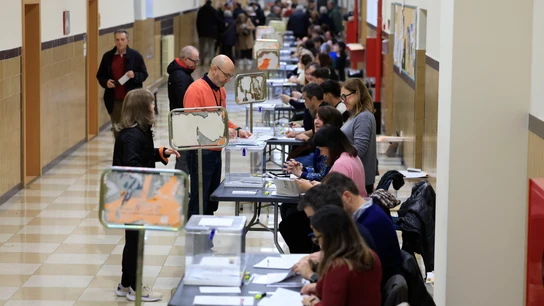 Un colegio electoral de Zaragoza, en jornada de elecciones autonómicas Un colegio electoral de Zaragoza, en jornada de elecciones autonómicas