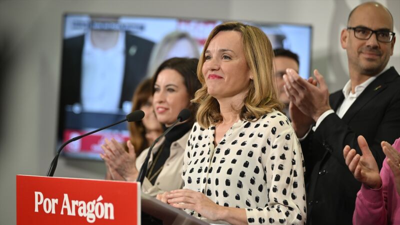 La candidata del PSOE a la Presidencia al Gobierno de Arag&oacute;n, Pilar Alegr&iacute;a, tras el cierre de la noche electoral.