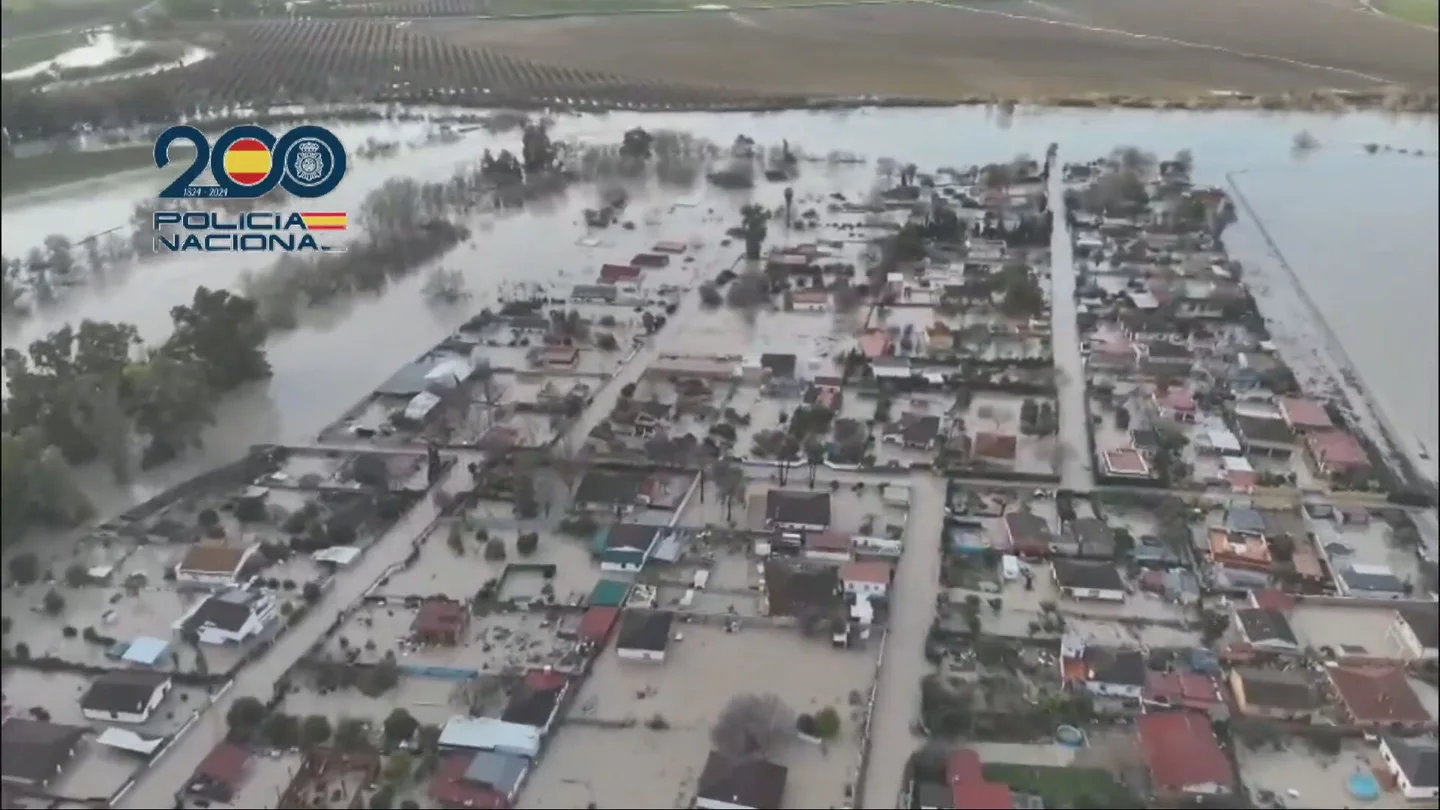 Las impactantes imágenes de la crecida del Guadalquivir: casas inundadas y calles anegadas en Córdoba Las impactantes imágenes de la crecida del Guadalquivir: casas inundadas y calles anegadas en Córdoba