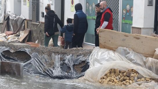 Vecinos de Ubrique durante la borrasca Marta.