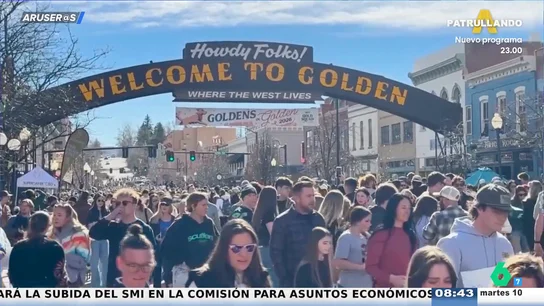 Entre 3.000 y 5.000 Golden Retriever se reúnen en Colorado para batir un nuevo récord mundial Entre 3.000 y 5.000 Golden Retriever se reúnen en Colorado para batir un nuevo récord mundial