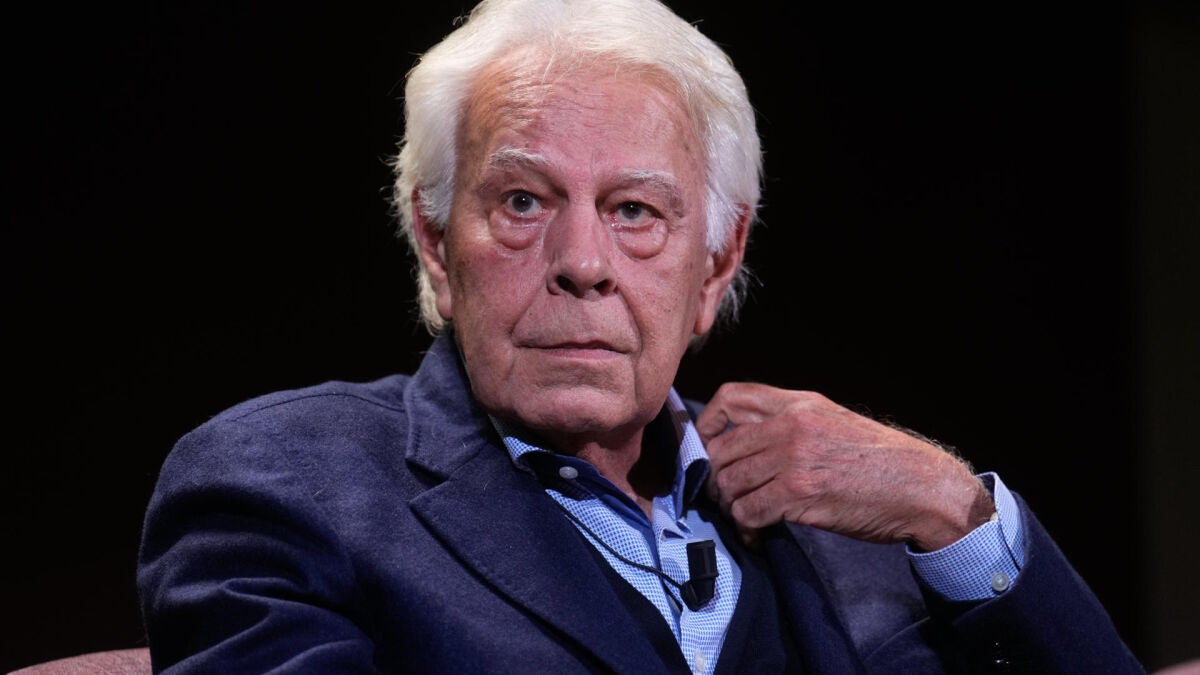 Felipe González señala a Sánchez y afirma que no presentar Presupuestos es "una violación clara" de la Constitución: "Es una causa para convocar elecciones"