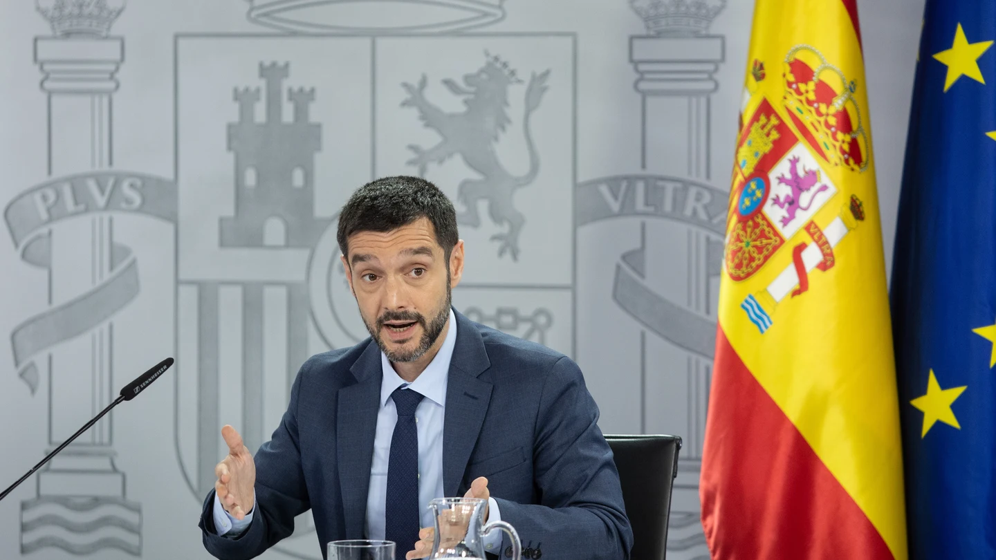 El ministro de Derechos Sociales, Consumo y Agenda 2030, Pablo Bustinduy, ofrece declaraciones a la prensa tras el Consejo de Ministros El ministro de Derechos Sociales, Consumo y Agenda 2030, Pablo Bustinduy, ofrece declaraciones a la prensa tras el Consejo de Ministros