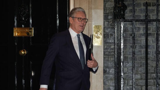 Keir Starmer abandona el n&uacute;mero 10 de Downing Street
