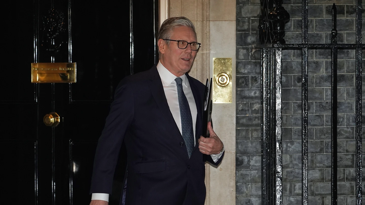 Keir Starmer abandona el número 10 de Downing Street Keir Starmer abandona el número 10 de Downing Street