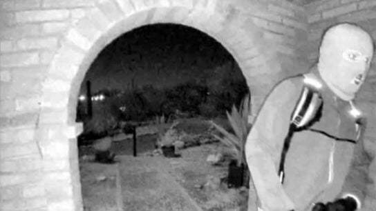 Imagen del posible sospechoso de la desaparici&oacute;n de Nancy Guthrie, la madre de la periodista de NBC Savannah Guthrie