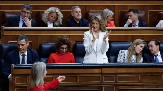 Yolanda Díaz aplaude a la portavoz de Sumar en el Congreso Yolanda Díaz aplaude a la portavoz de Sumar en el Congreso