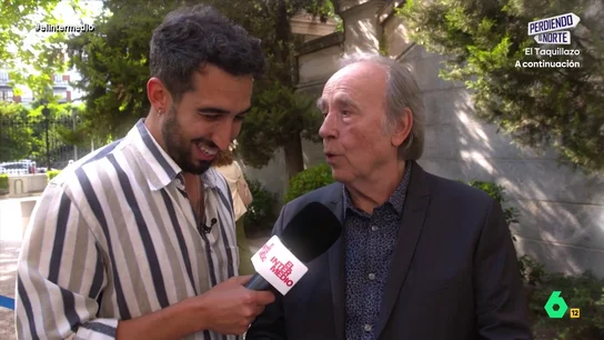 Joan Manuel Serrat recita una canción de Bad Bunny para Isma Juárez: "Ella sabe que está 'buenota'..." El Intermedio recupera esta entrevista del reportero al cantante catalán. El artista iba a recibir el Premio Ernesto Cardenal y Juárez le pedía que recitara parte de una canción de uno de sus cantantes preferidos.