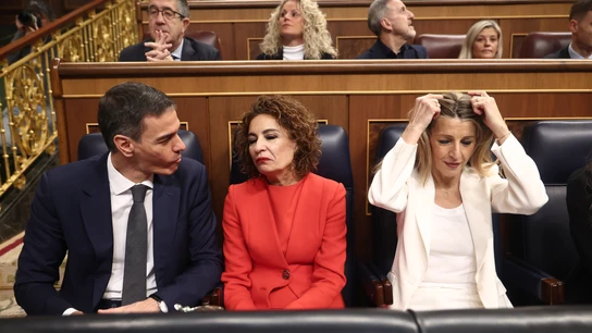 Yolanda Díaz en el Congreso junto a Pedro Sánchez y María Jesús Montero Yolanda Díaz en el Congreso junto a Pedro Sánchez y María Jesús Montero