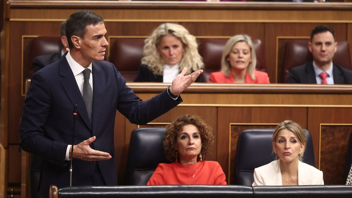 Sánchez acusa a Feijóo de "utilizar desinformación y bulos": "PP, Vox y Alvise son lo mismo, en el fondo y en la forma"