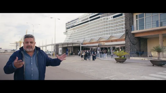 Jalis de la Serna entrevista a los turistas de cruceros de Cádiz: "Venimos cuatro horas y vamos a comer comida italiana" Jalis de la Serna entrevista a los turistas de cruceros de Cádiz: "Venimos cuatro horas y vamos a comer comida italiana"