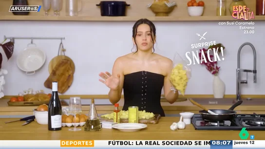El vídeo de Rosalía enseñando a los americanos a hacer un vermut: "Las patatas de la churrería, de debajo de tu casa" El vídeo de Rosalía enseñando a los americanos a hacer un vermut: "Las patatas de la churrería, de debajo de tu casa"