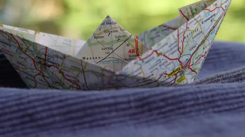 Grandes rutas comerciales (terrestres y marítimas) Grandes rutas comerciales (terrestres y marítimas)