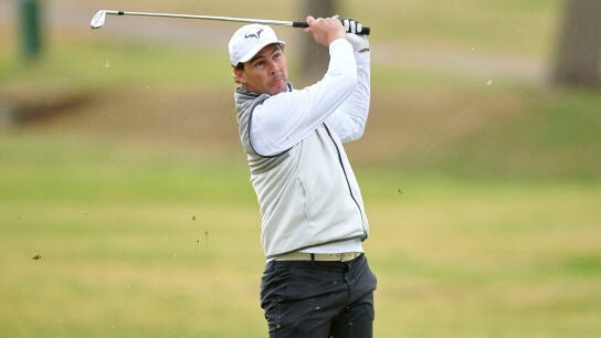 Rafa Nadal jugando al golf