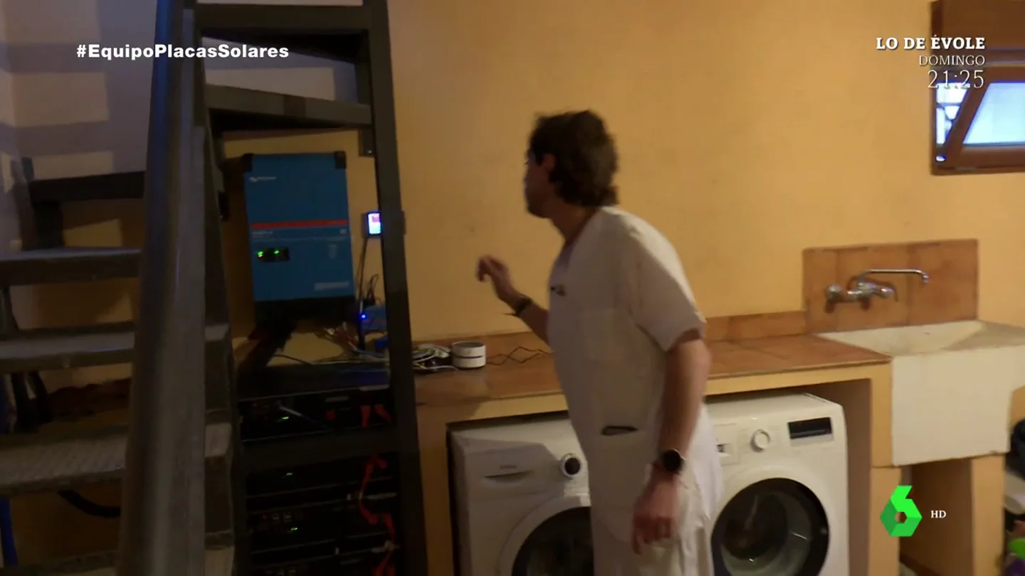 El ingenioso método de un peluquero para aprovechar la energía de sus placas solares: "Me ha cambiado la vida" El ingenioso método de un peluquero para aprovechar la energía de sus placas solares: "Me ha cambiado la vida"
