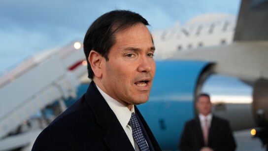 El secretario de Estado de Estados Unidos, Marco Rubio, antes de despegar rumbo a M&uacute;nich