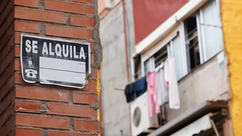 Imagen de archivo. Cartel de 'se alquila'. Imagen de archivo. Cartel de 'se alquila'.