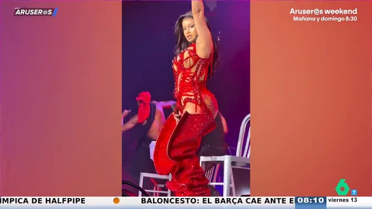 Cardi B emula a Bad Bunny y carga contra el ICE en pleno concierto: "Tengo gas pimienta, no se van a llevar a mis fans" Cardi B emula a Bad Bunny y carga contra el ICE en pleno concierto: "Tengo gas pimienta, no se van a llevar a mis fans"