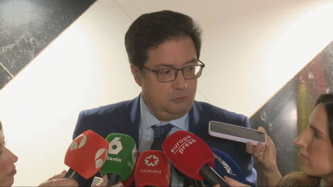El ministro de Transformaci&oacute;n Digital, &Oacute;scar L&oacute;pez, atiende a los medios de comunicaci&oacute;n