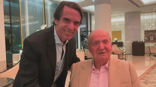 El expresidente del Gobierno José María Aznar junto al rey Juan Carlos I El expresidente del Gobierno José María Aznar junto al rey Juan Carlos I