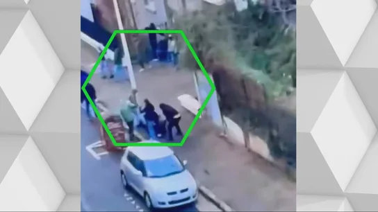 Brutal paliza a un joven en Francia Brutal paliza a un joven en Francia