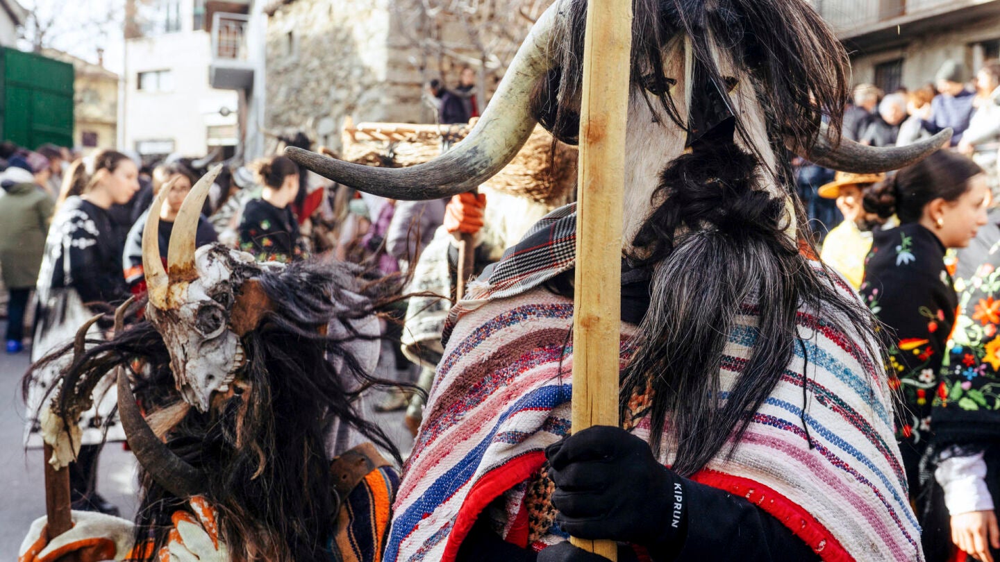Navalosa celebra el Domingo Gordo de Carnaval, con sus ancestrales 'Cucurrumachos', una fiesta declarada de Inter&eacute;s Tur&iacute;stico Regional