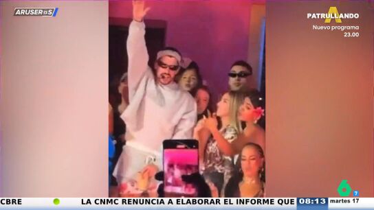 Bad Bunny se despide de Argentina con un concierto con famosos como Tini Stoessel o Bizarrap: "Parece m&aacute;s una comuna hippie"