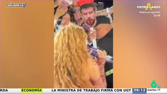 La divertida reacción de Shakira al ver una careta de Gerard Piqué entre sus fans en pleno concierto La divertida reacción de Shakira al ver una careta de Gerard Piqué entre sus fans en pleno concierto